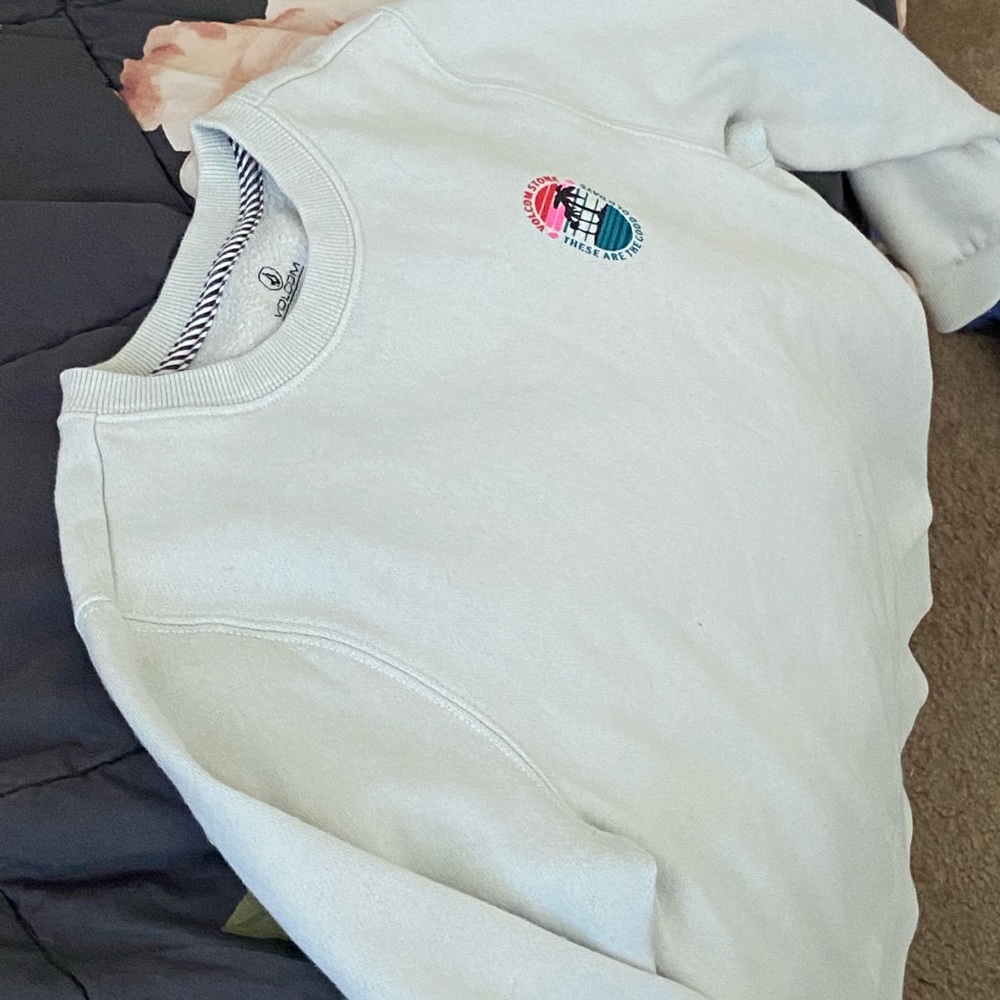 Girls volcom sweatshirt/crewneck size M